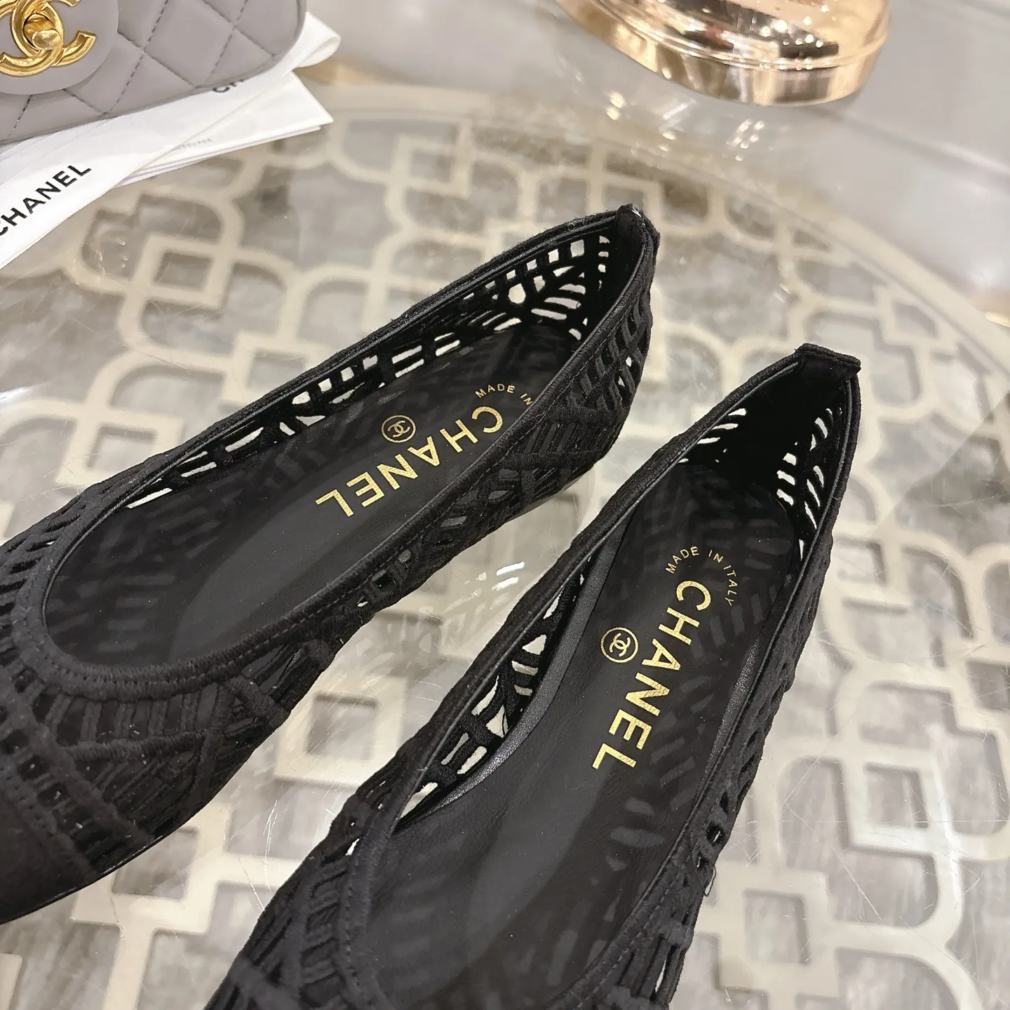 👟👟Ex-factory price 520👟👟 Chanel 25SS finally comes out with woven ballet shoes‼ ️ Shoes worthy of their own article, I have to say that they are finally waiting for you! So elegant and chill. Wear it in the summer to enjoy the breeze and walk on the street. Round square toe design. Cute and cute~ The appearance is super online. When you wear it, you will feel like a wealthy daughter. I thought it was good-looking. Only when I put it on my feet do I know how easy it is to wear~ Upper: Exclusive custom-made mesh (comfortable and breathable) Foot pad: Sheepskin Outsole: Genuine leather sole imported from Italy Size: 35-39 (customized at 40.41.42)